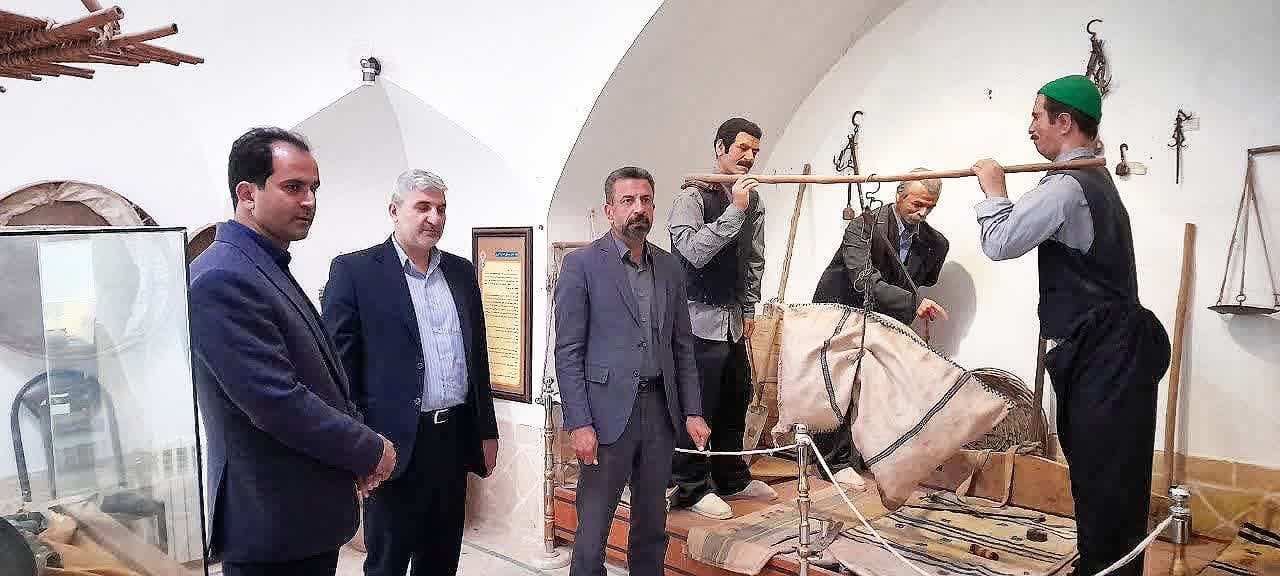 فرماندار شهرستان اشکذر از موزه مردمشناسی و آسیاب آبی بازدید کرد