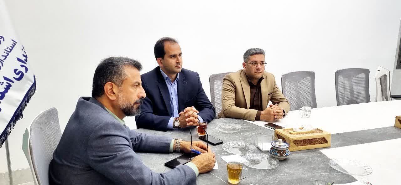 نشست مدیران شهری اشکذر با فرماندار: بررسی چالش‌ها و برنامه‌های کلیدی برای توسعه در سال ۱۴۰۴