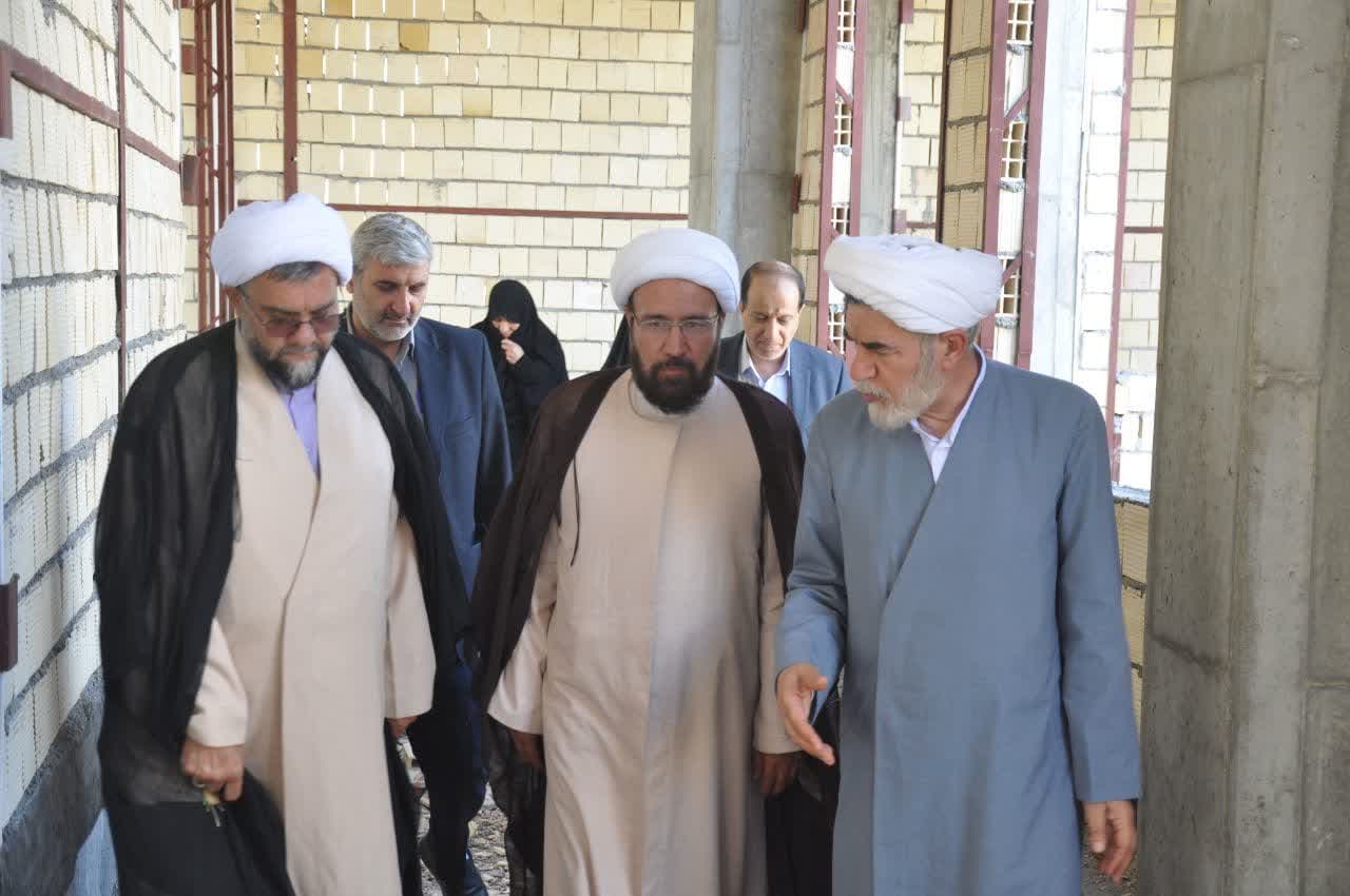 بازدید مسئولین حوزه علمیه از پیشرفت ساختمان حوزه علمیه شهرستان اشکذر