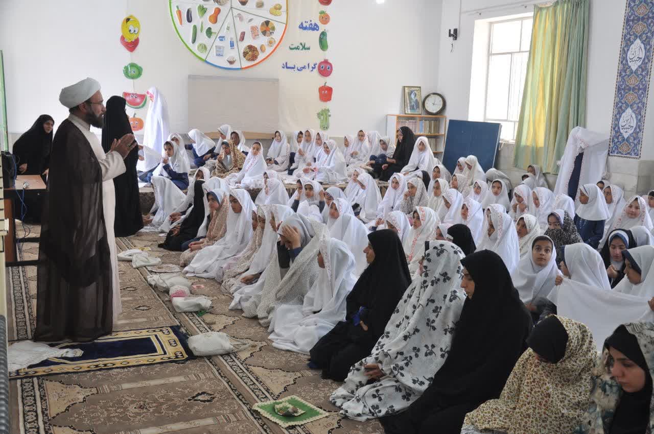 جشن تکلیف دانش‌آموزان آموزشگاه مهدیه اشکذر با حضور امام جمعه برگزار شد