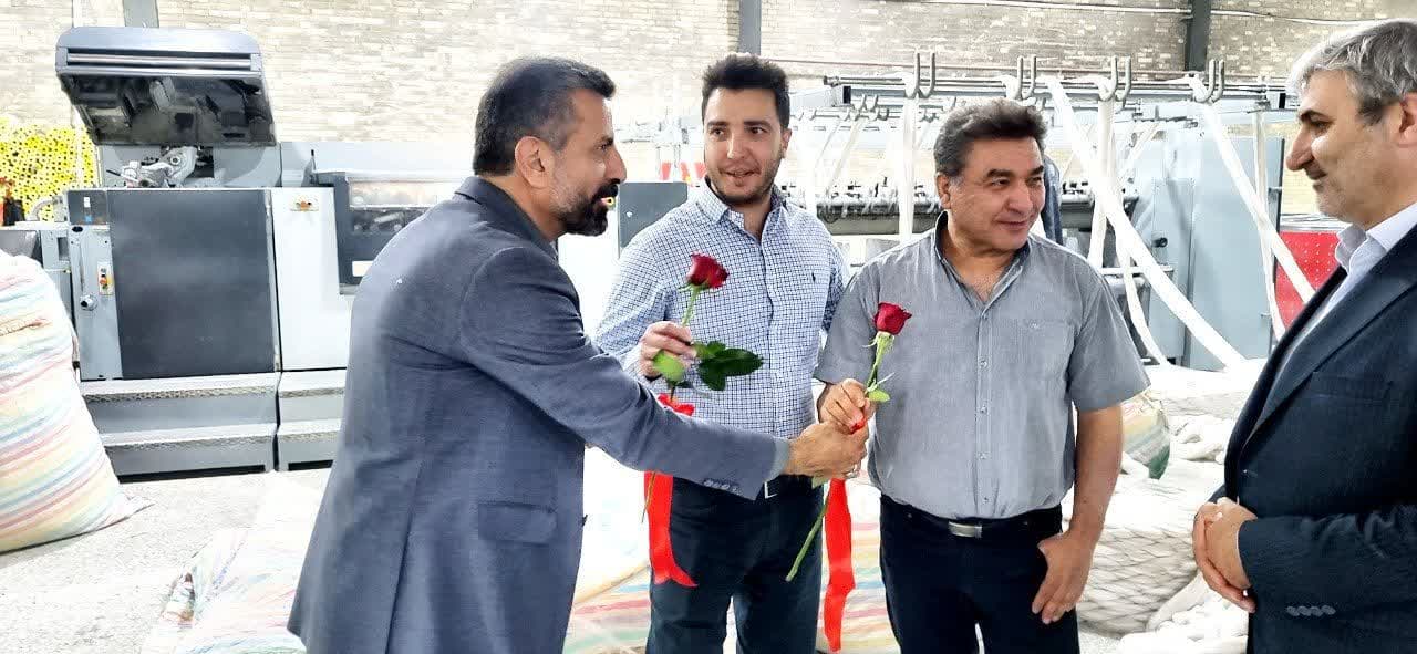 تجلیل فرماندار اشکذر از کارگران در بازدید از دو واحد تولیدی