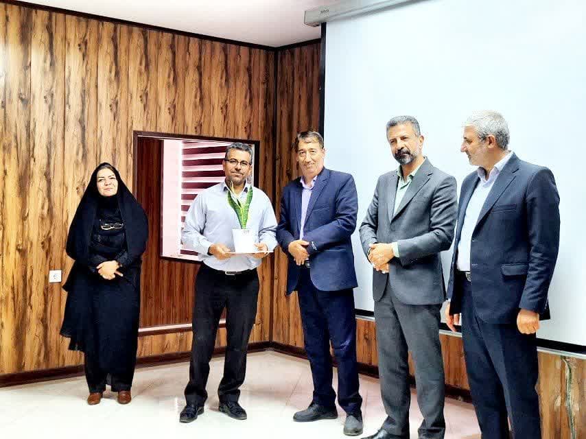 تجلیل از کادر بهداشت و درمان شهرستان اشکذر با حضور فرماندار