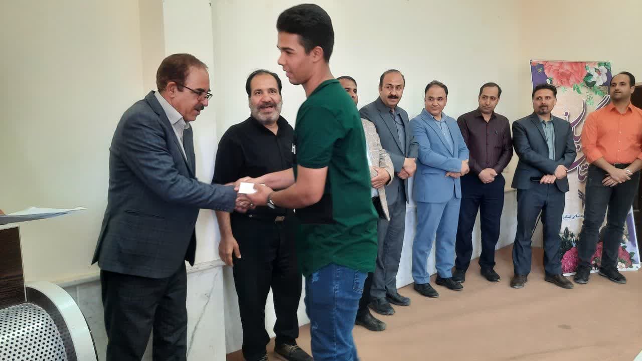 برگزیدگان چهارمین المپیاد تخصصی برق دانشگاه آزاد اسلامی اشکذر معرفی و تجلیل شدند