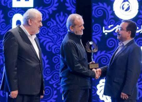 برق منطقه‌ای یزد برنده جایزه ملی انرژی‌های تجدیدپذیر شد