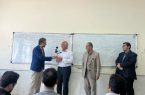 گرامیداشت روز استاد در دانشگاه آزاد اسلامی اشکذر با اهدای گل به استادان