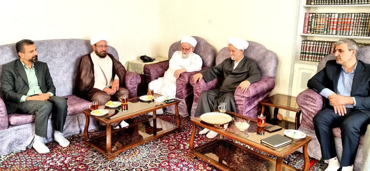 دیدار صمیمانه مسئولان اشکذر با امام جمعه سابق به‌مناسبت اعیاد قربان و غدیر