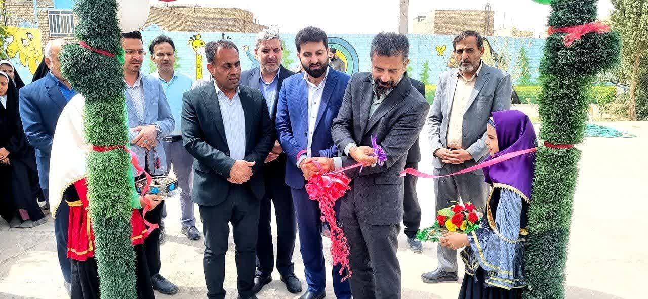  افتتاح زمین چمن مصنوعی آموزشگاه شهید دیاله شمسی رستاق همزمان با اعیاد قربان و غدیر