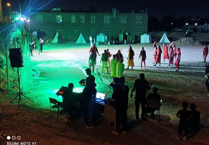 مهاجران جنگ تحمیلی در اشکذر با تعزیه یاد عاشورا را  زنده‌ نگه‌داشتند