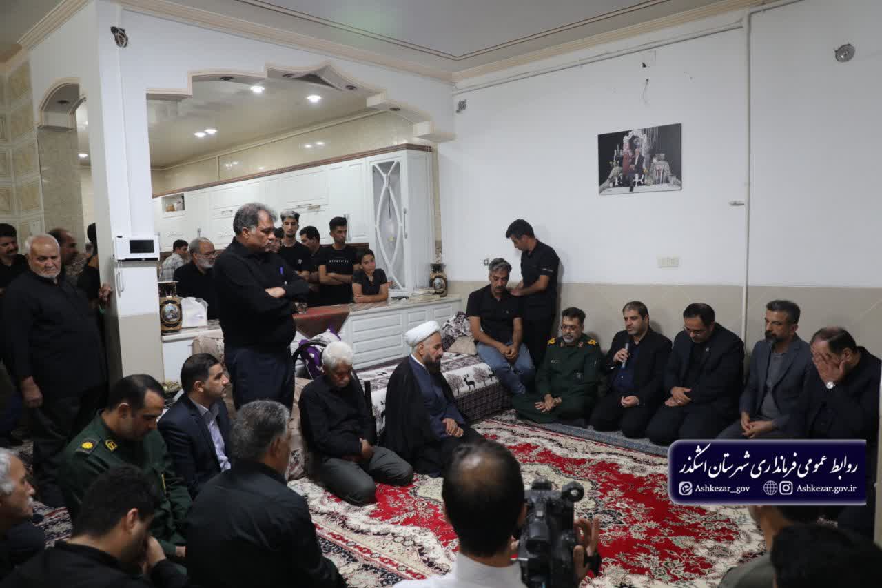 دیدار جمعی از مسئولان استانی و شهرستانی با خانواده شهید والامقام نیما کریمی