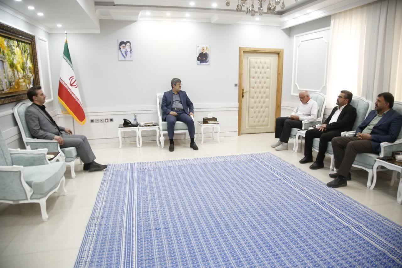 دیدار اعضای هیئت‌مدیره مؤسسه حامیان حیات پاک اشکذر با استاندار یزد