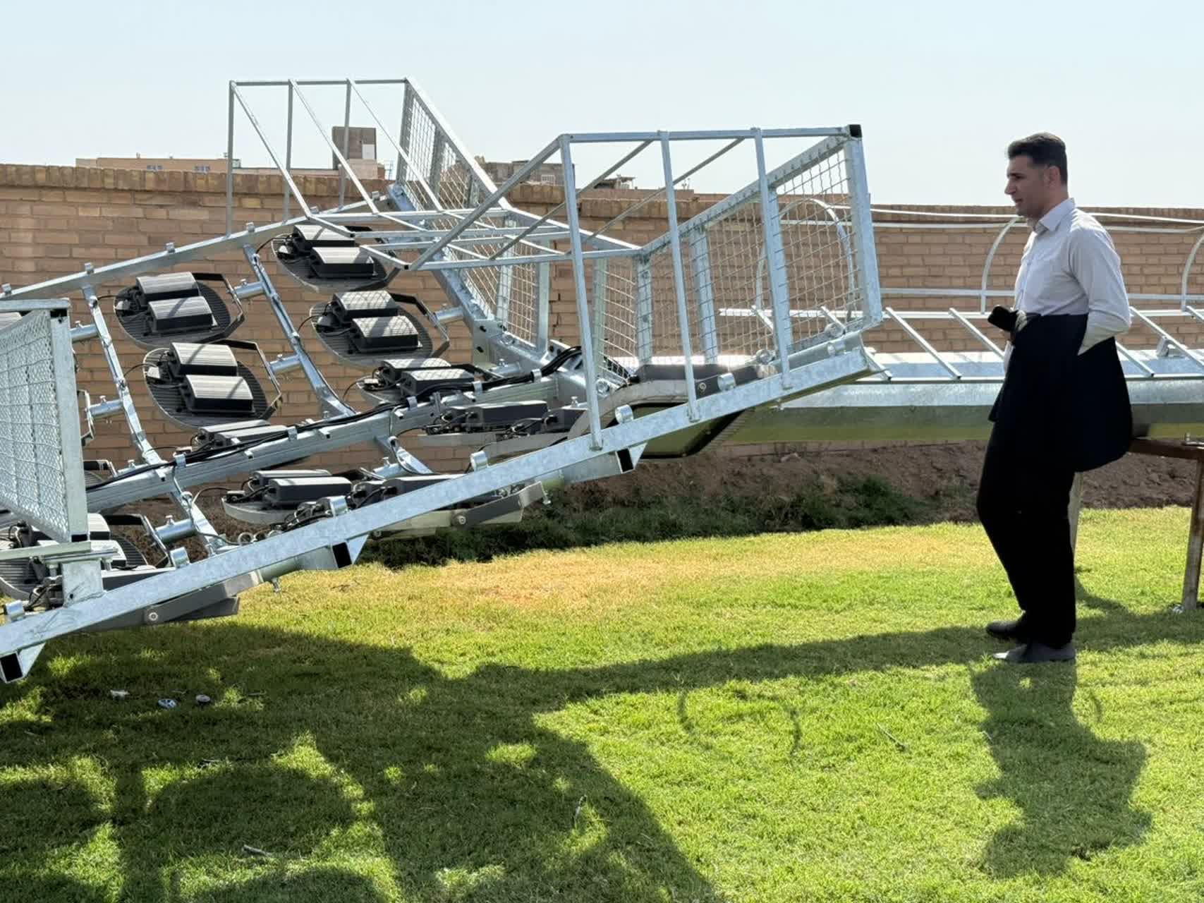 برج نورهای ورزشگاه ۲۲ بهمن اشکذر امروز بعداز پیگیری‌های دوساله نصب گردید .