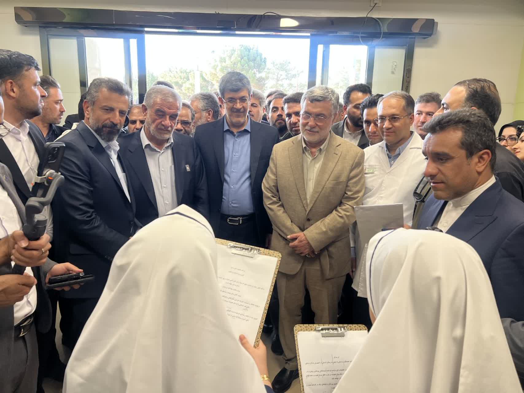 بازدید وزیر بهداشت از بیمارستان تخصصی حضرت زینب کبری(س) در اشکذر