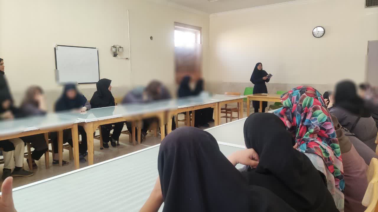 بازدید دختران مرکز توانبخشی امید از کتابخانه ذاکری اشکذر