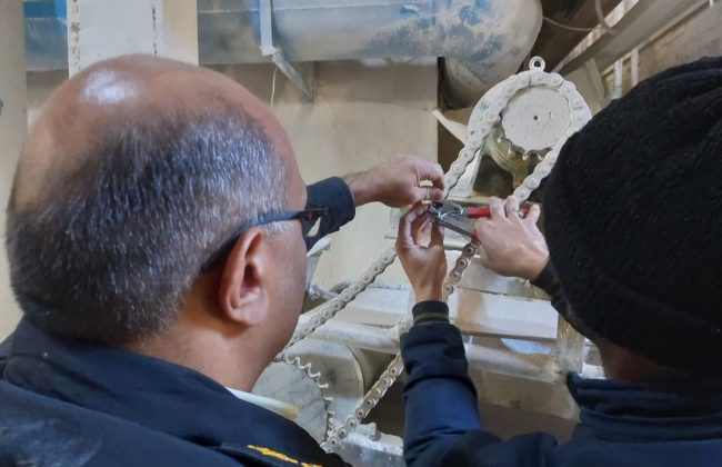 دستور ویژه دادستان کارساز شد؛ واحد آلاینده لعاب کاشی اشکذر به دلیل عدم رفع نواقص زیست‌محیطی پلمب شد