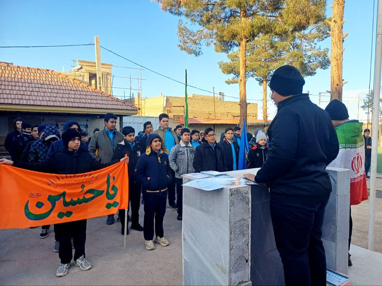 دانش‌آموزان اشکذری در صبحگاهِ ۲۴۲۷ گرد هم آمدند