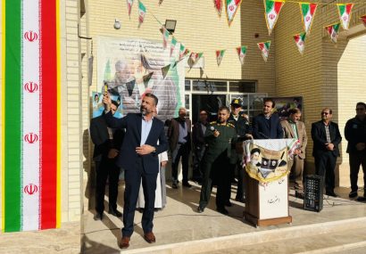 نواخته شدن زنگ انقلاب در دبیرستان دخترانه حاج اصغر دهقانی در اشکذر