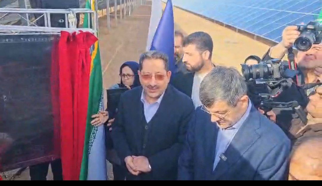 افتتاح فاز اول نیروگاه خورشیدی ۱۰۰ مگاواتی فروغ کویر با حضور وزیر صمت