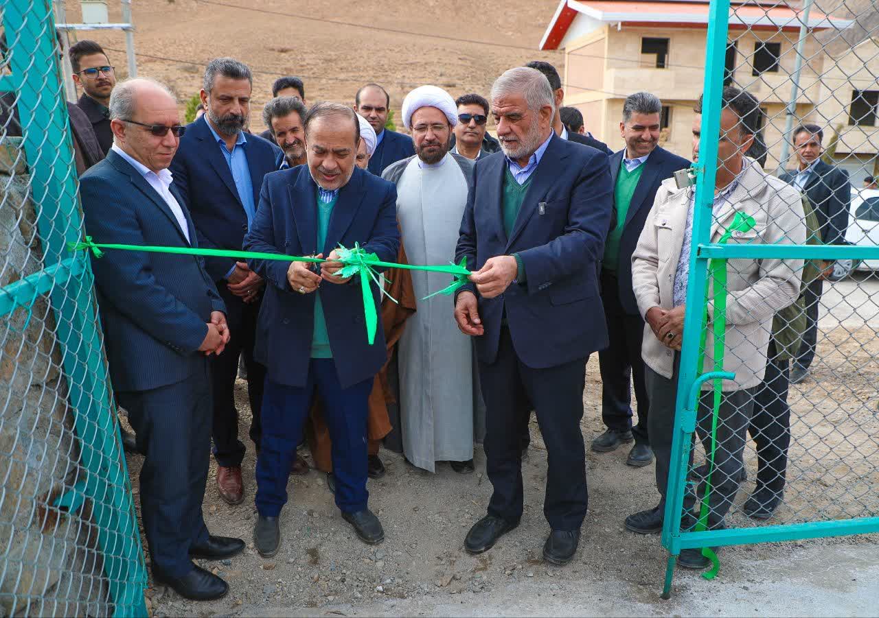 بهره‌برداری از زمین چمن مصنوعی شهدای هامانه بخش خضرآباد شهرستان اشکذر