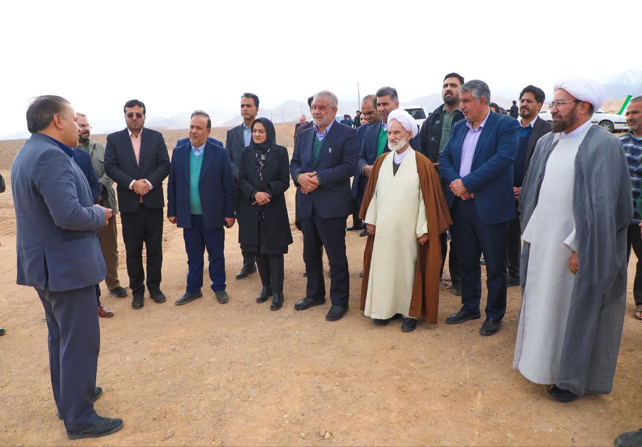 بهره‌برداری از نیروگاه خورشیدی مددجویان کمیته امداد امام خمینی (ره) در روستای اتابک بخش خضرآباد
