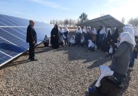 بازدید علمی دانش آموزان دبستان دخترانه فرهنگ از نیروگاه خورشیدی دانشگاه آزاد اسلامی اشکذر