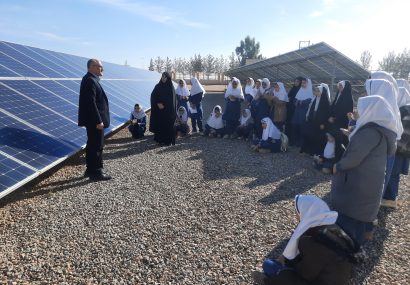 بازدید علمی دانش آموزان دبستان دخترانه فرهنگ از نیروگاه خورشیدی دانشگاه آزاد اسلامی اشکذر بازدید علمی دانش آموزان دبستان دخترانه فرهنگ از نیروگاه خورشیدی دانشگاه آزاد اسلامی اشکذر
