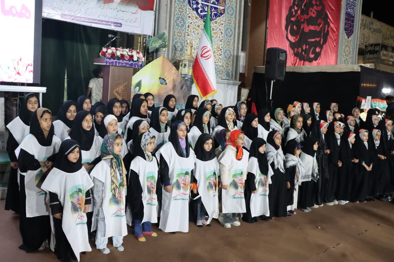 همایش ایران دخت با شعار شکوه دختری میثاق با رهبری در میدان نماز اشکذر