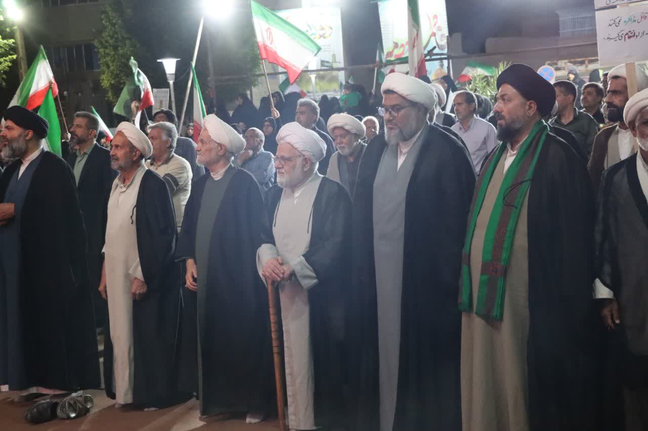 بیعت طلاب و روحانیون شهرستان اشکذر با امام شهید ، رهبر معظم انقلاب و شهدای روحانیتِ جنگ رمضان در میدان نماز اشکذر