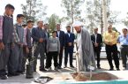 غرس نهال‌ های یادبود کودکان شهید میناب در آموزشگاه استثنائی شادی اشکذر