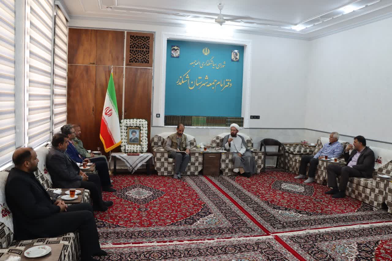دیدار رئیس اداره حفاظت از محیط زیست و اعضای موسسه حامیان حیات پاک با امام جمعه شهرستان اشکذر