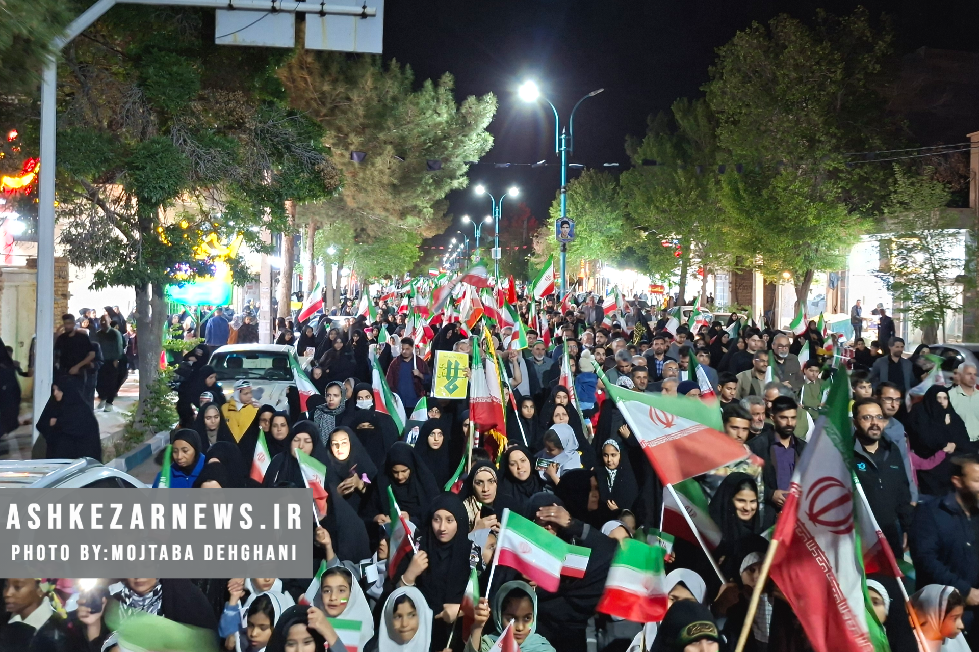 اجتماع فرهنگیان و دانش‌آموزان شهرستان اشکذر همزمان با چهلم رهبرِ شهید انقلاب و شهدای مدرسه شجره طیبه میناب برگزار شد