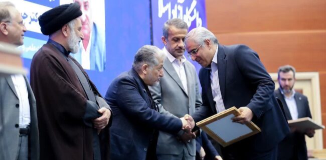 تقدیر رییس دانشگاه آزاد اسلامی از عضو هیات علمی واحد اشکذر