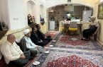 عیادت مسئولان اشکذر از حاج فضل‌الله شکاری، خیر سازنده بیمارستان حضرت زینب(س)