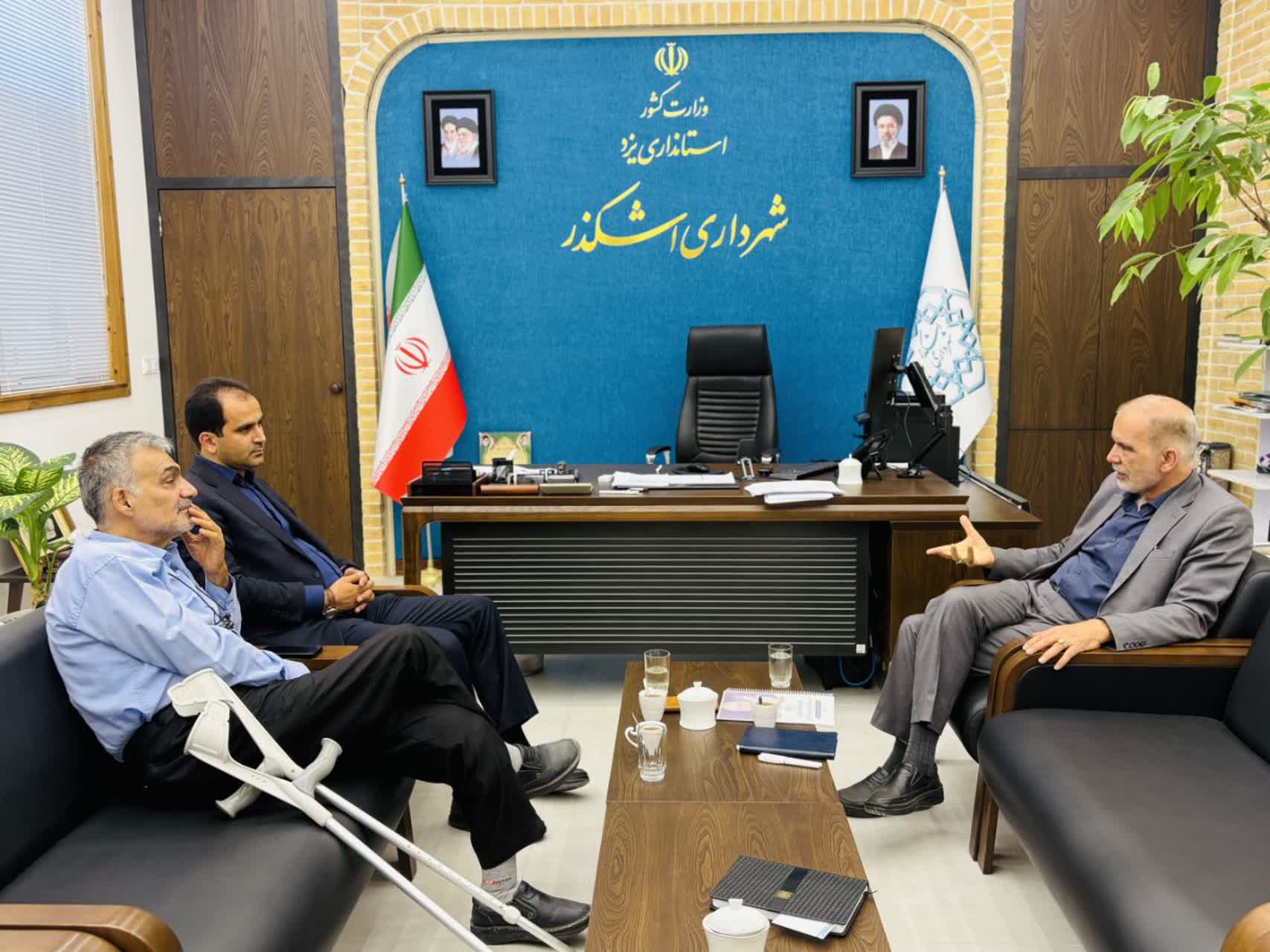 نشست مدیرعامل انجمن بهره‌وری ایران با شهردار اشکذر؛ تأکید بر استقرار نظام مدیریت بهره‌ور در مدیریت شهری