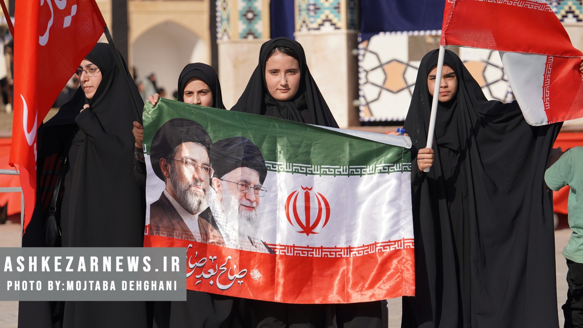 حضور پرچم‌های ایران در کنار بیرق‌های حسینی در مراسم باشکوه عاشورای حسینیه سفید اشکذر
