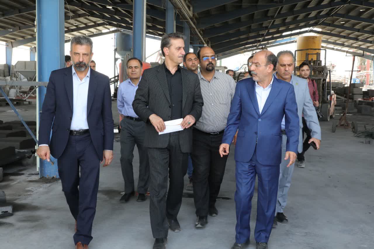 بازدید معاون عمرانی استاندار یزد از صنایع اشکذر؛ تأکید بر استقرار فناوریهای نوین زیستمحیطی در شهرک فولاد