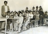 قاب خاطره‌انگیز از کلاس دوم دبستان شهید رجایی اشکذر؛ تصویری تاریخی از سال ۱۳۵۸