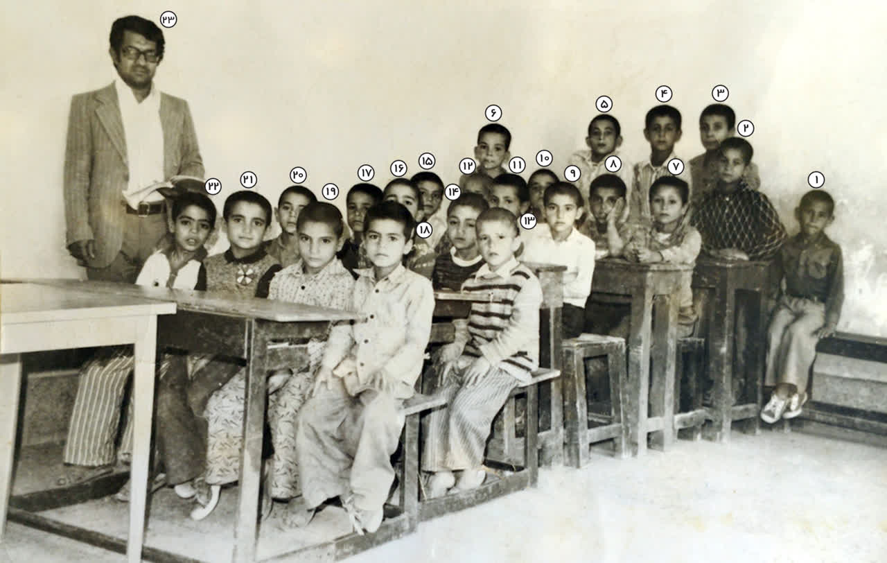 قاب خاطره‌انگیز از کلاس دوم دبستان شهید رجایی اشکذر؛ تصویری تاریخی از سال ۱۳۵۸